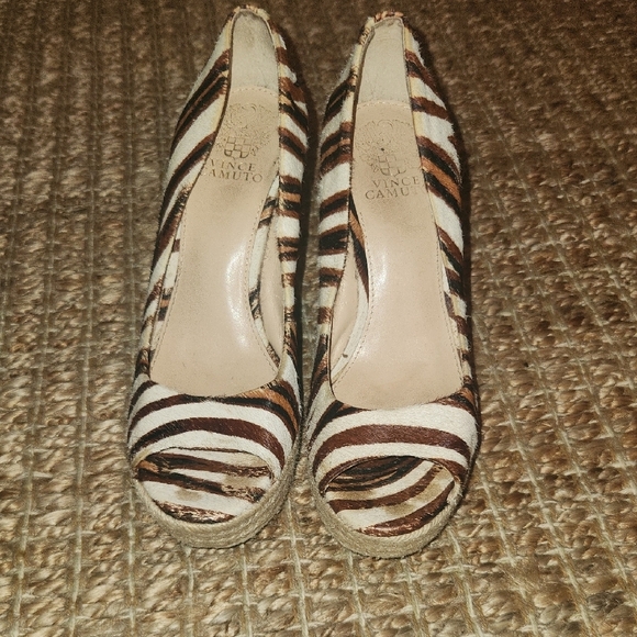 Vince Camuto Brown and White Wedge Sandals with Natural Sole - Picture 4 of 5
